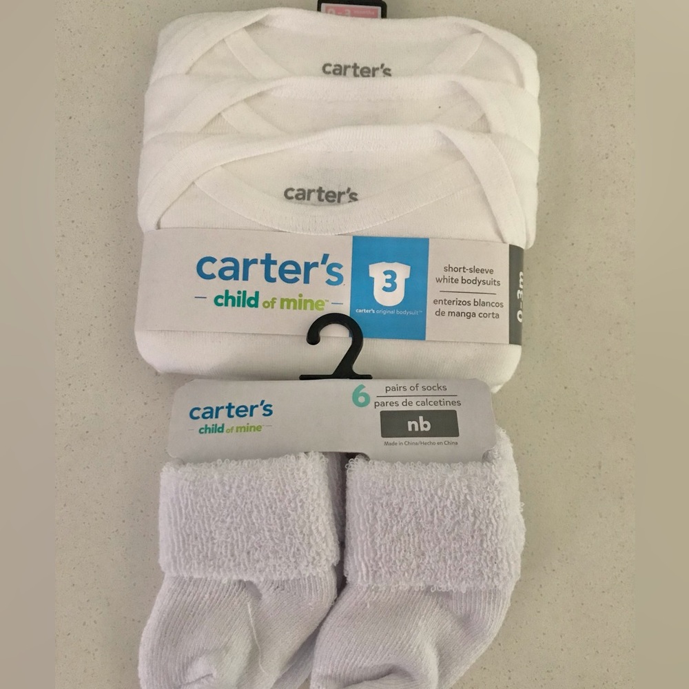NWT Carter’s 100% Cotton onesies & 6 pack of socks, 0-3 months